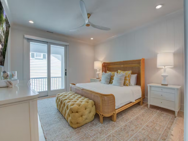 Isle of Palms Home Beautiful Views, Shared Pool & Gourmet Kitchen In SC