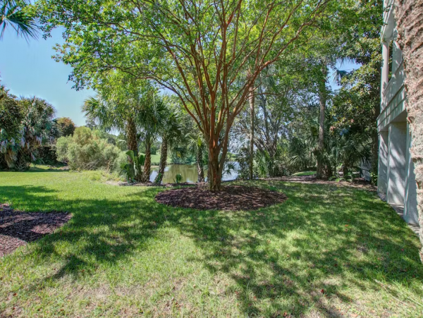 Isle of Palms Home Beautiful Views, Shared Pool & Gourmet Kitchen In SC