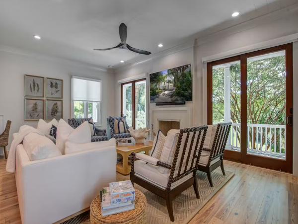 Isle of Palms Home Beautiful Views, Shared Pool & Gourmet Kitchen In SC