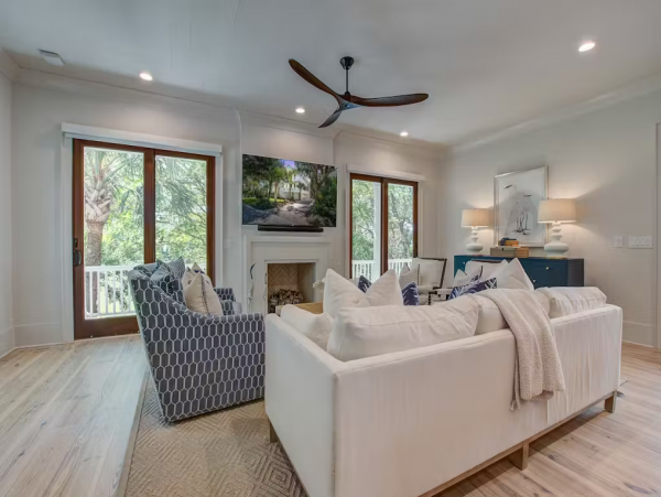 Isle of Palms Home Beautiful Views, Shared Pool & Gourmet Kitchen In SC
