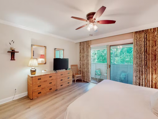 Townhome with Shared Pool Walk to Harbor Town & Marina in Hilton Head