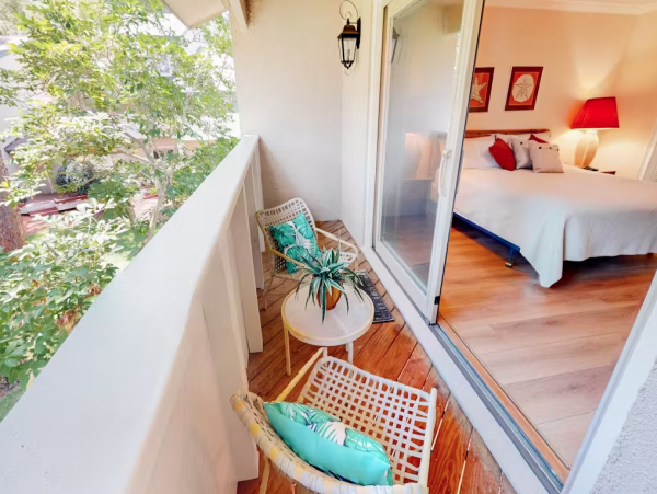 Townhome with Shared Pool Walk to Harbor Town & Marina in Hilton Head