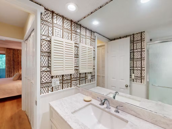 Townhome with Shared Pool Walk to Harbor Town & Marina in Hilton Head