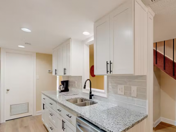 Townhome with Shared Pool Walk to Harbor Town & Marina in Hilton Head