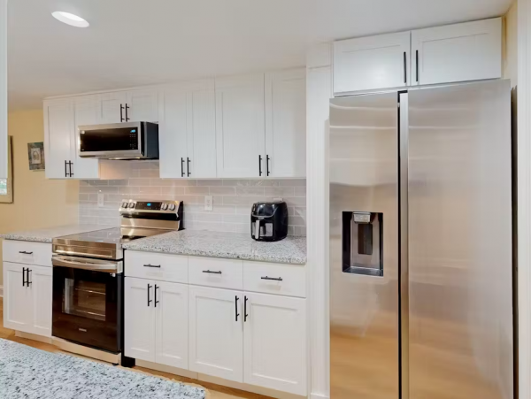Townhome with Shared Pool Walk to Harbor Town & Marina in Hilton Head