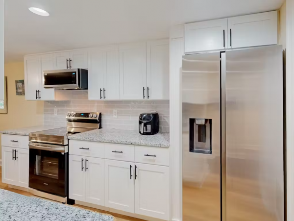 Townhome with Shared Pool Walk to Harbor Town & Marina in Hilton Head