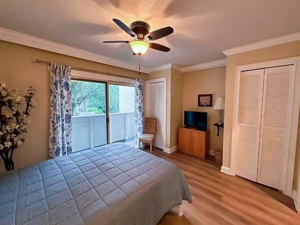 Townhome with Shared Pool Walk to Harbor Town & Marina in Hilton Head
