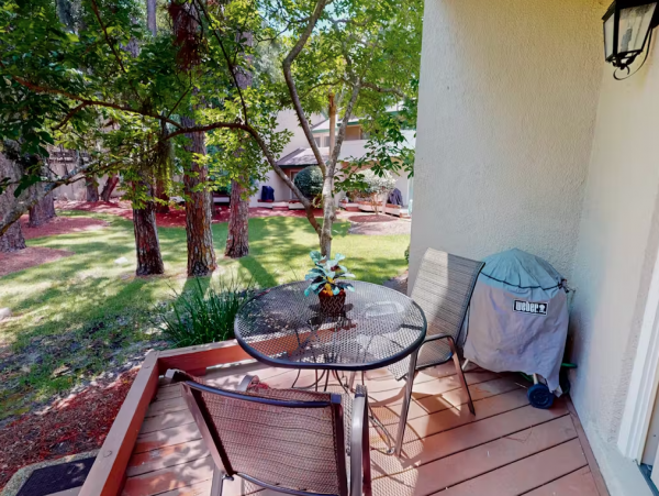 Townhome with Shared Pool Walk to Harbor Town & Marina in Hilton Head