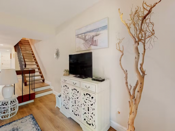 Townhome with Shared Pool Walk to Harbor Town & Marina in Hilton Head