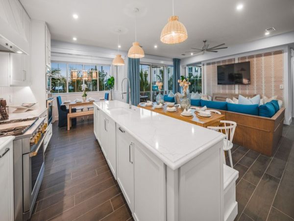 Luxury Siesta Key Beachfront Home - Private Oasis with Pool & Activities