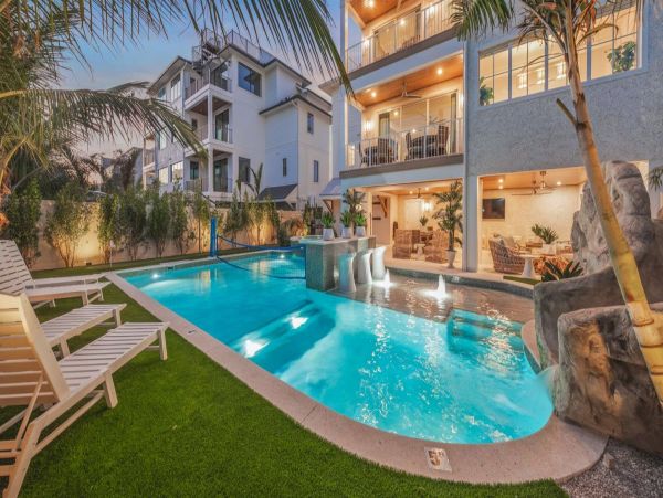 Luxury Siesta Key Beachfront Home - Private Oasis with Pool & Activities