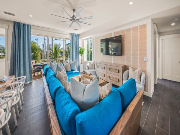 Luxury Siesta Key Beachfront Home - Private Oasis with Pool & Activities