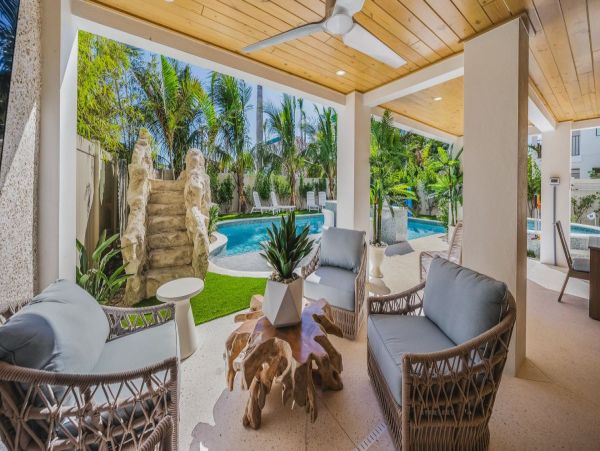 Luxury Siesta Key Beachfront Home - Private Oasis with Pool & Activities - additional view, photo 2