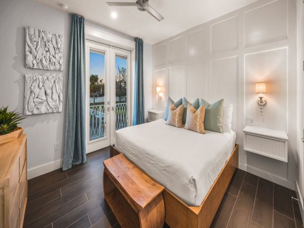 Luxury Siesta Key Beachfront Home - Private Oasis with Pool & Activities