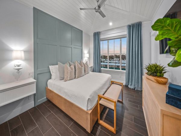 Luxury Siesta Key Beachfront Home - Private Oasis with Pool & Activities