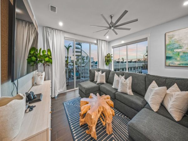 Luxury Siesta Key Beachfront Home - Private Oasis with Pool & Activities