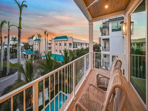 Luxury Siesta Key Beachfront Home - Private Oasis with Pool & Activities
