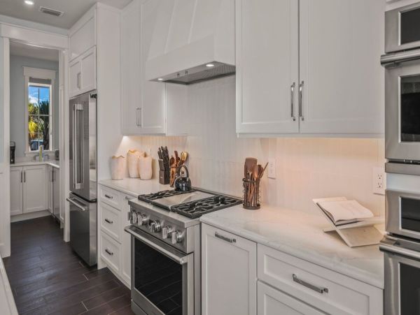 Luxury Siesta Key Beachfront Home - Private Oasis with Pool & Activities
