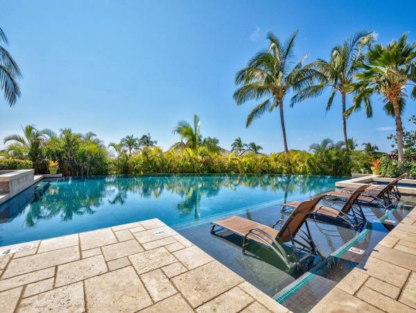 Your Hawaiian Paradise Awaits Your Arrival!