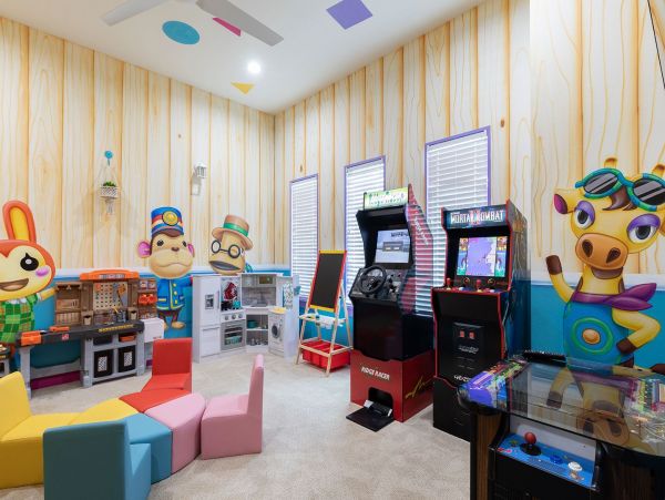 Luxury Eleven Bedroom Vacation Mansion with Pool & Game Room