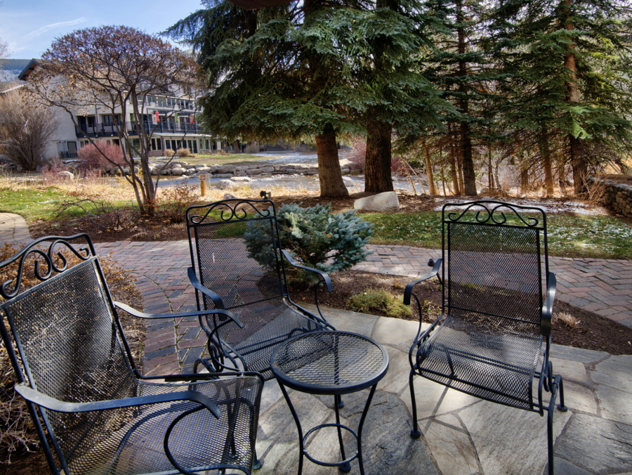 Vail village 5 min walk to Gondola One