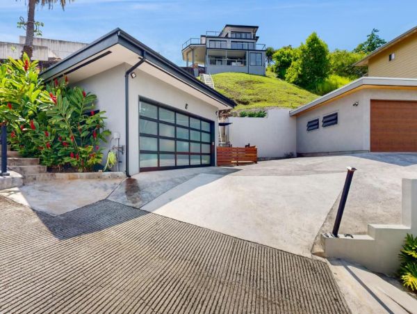 Stunning Views & Prime Location Kaneohe Vacation Rental
