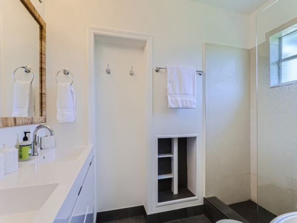 Luxurious 3-Bedroom Vacation Home Rental with Pool in West Palm Beach