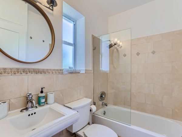 Luxurious 3-Bedroom Vacation Home Rental with Pool in West Palm Beach