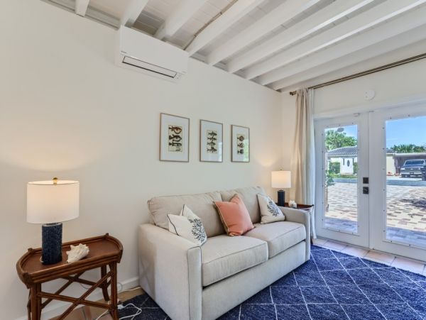 Luxurious 3-Bedroom Vacation Home Rental with Pool in West Palm Beach