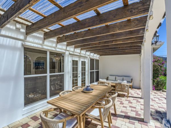Luxurious 3-Bedroom Vacation Home Rental with Pool in West Palm Beach