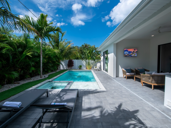 Elegant Vacation Home with Luxury Pool and Spa in Naples