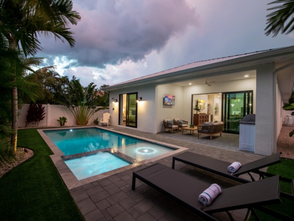 Elegant Vacation Home with Luxury Pool and Spa in Naples