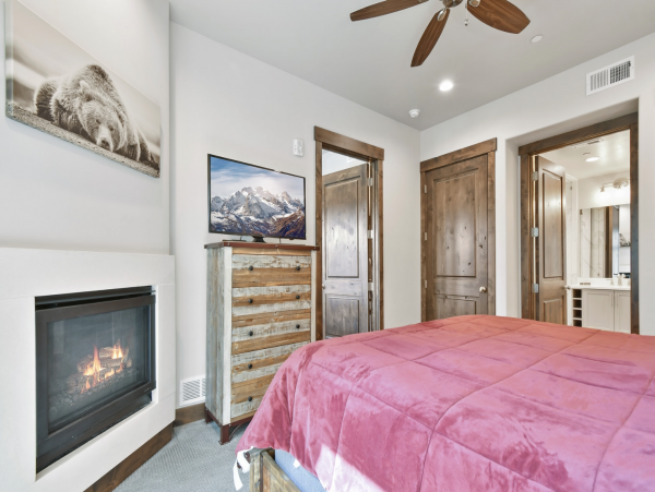 New Canyons Village  Luxury Vacation Condo Book Early Ski Season
