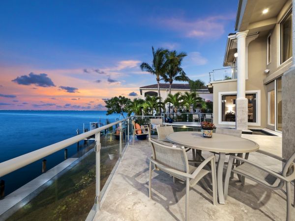 South Longboat Key Luxury Four Bedroom Waterfront Vacation Home- Pure Luxury