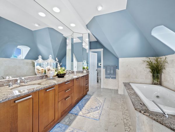 South Longboat Key Luxury Four Bedroom Waterfront Vacation Home- Pure Luxury
