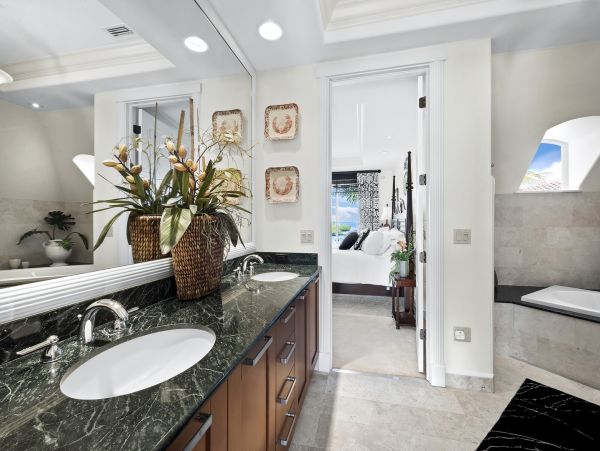 South Longboat Key Luxury Four Bedroom Waterfront Vacation Home- Pure Luxury