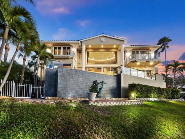 South Longboat Key Luxury Four Bedroom Waterfront Vacation Home- Pure Luxury