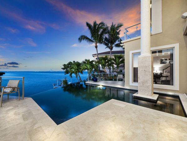South Longboat Key Luxury Four Bedroom Waterfront Vacation Home- Pure Luxury