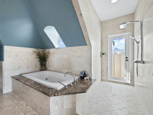 South Longboat Key Luxury Four Bedroom Waterfront Vacation Home- Pure Luxury