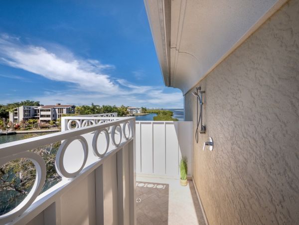 South Longboat Key Luxury Four Bedroom Waterfront Vacation Home- Pure Luxury