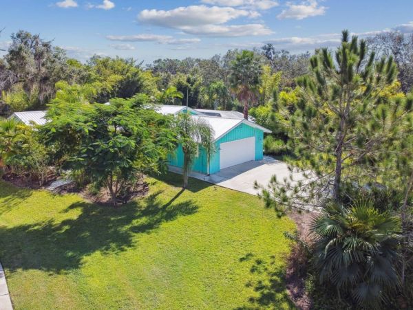 Exquisite Three Bedroom Vacation Rental Home in Sarasota