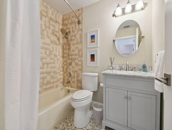 Exquisite Three Bedroom Vacation Rental Home in Sarasota