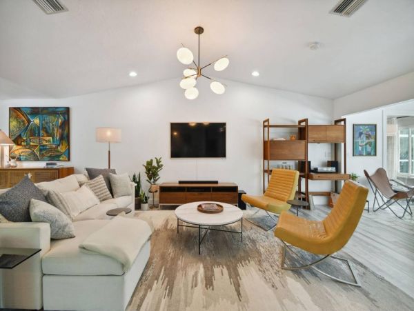 Exquisite Three Bedroom Vacation Rental Home in Sarasota