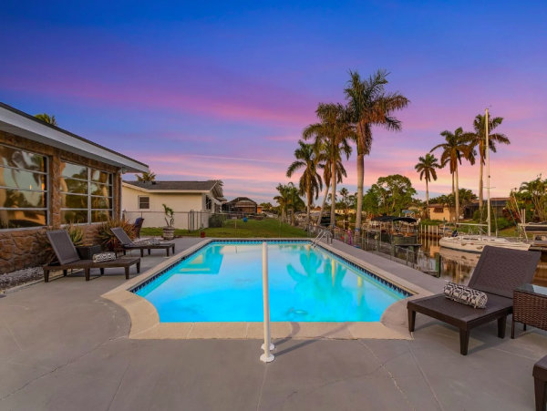 Gulf Access Paradise: A Tranquil Waterfront Retreat
