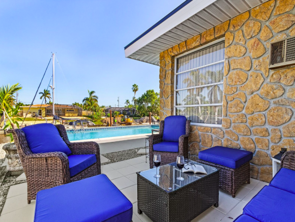Gulf Access Paradise: A Tranquil Waterfront Retreat