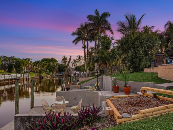 Gulf Access Paradise: A Tranquil Waterfront Retreat