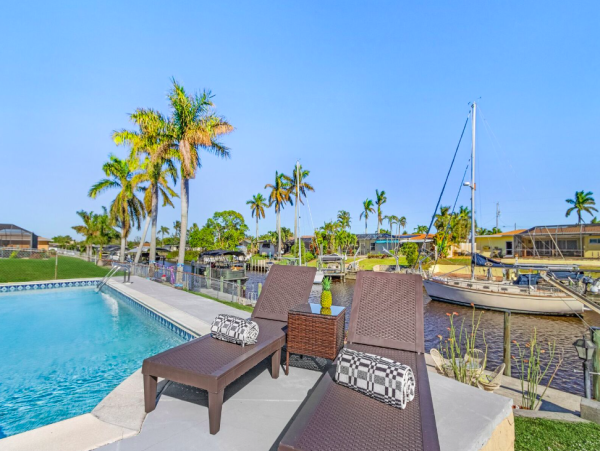Gulf Access Paradise: A Tranquil Waterfront Retreat