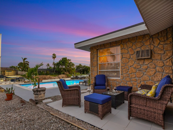 Gulf Access Paradise: A Tranquil Waterfront Retreat