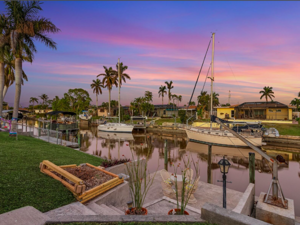 Gulf Access Paradise: A Tranquil Waterfront Retreat