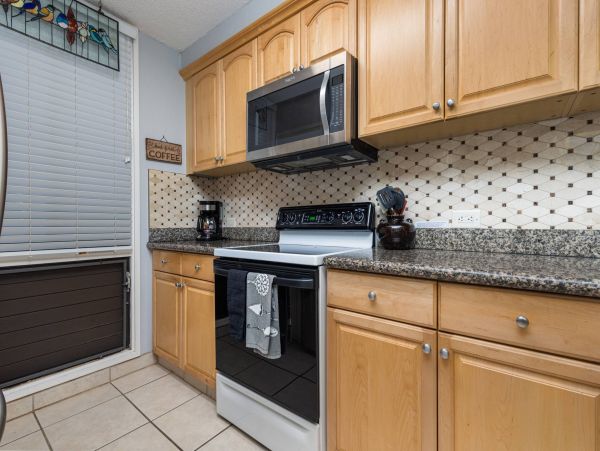 Maui Tropical Paradise Retreat: Ground-Floor Condo with Resort Amenities & Beach Access